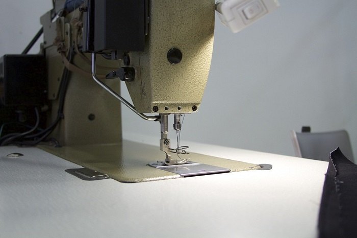 Cómo comprar una máquina de coser industrial