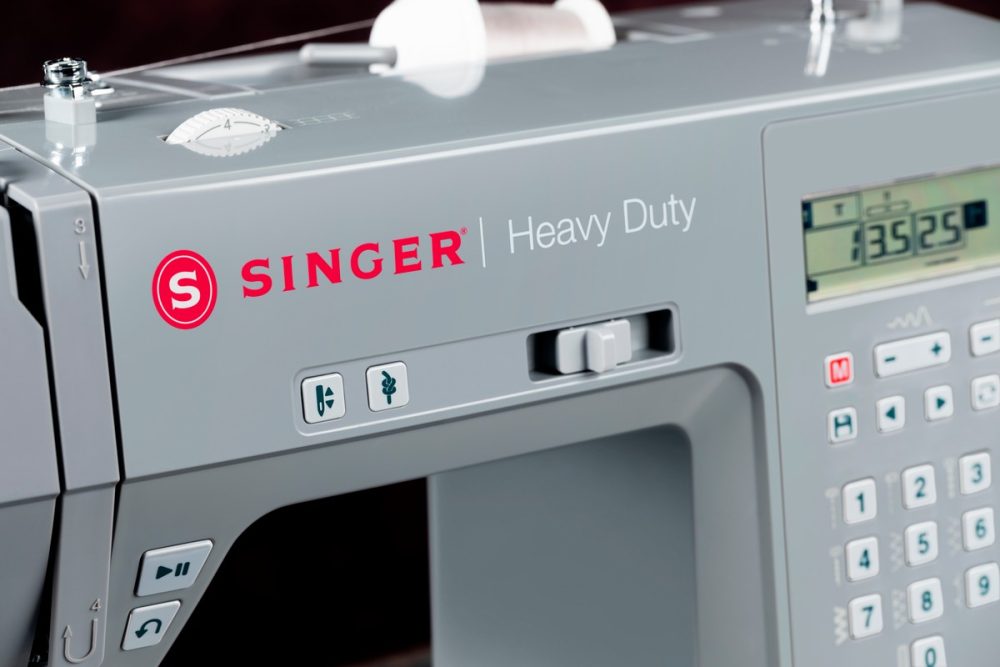 Máquina de Coser SINGER HD6705C