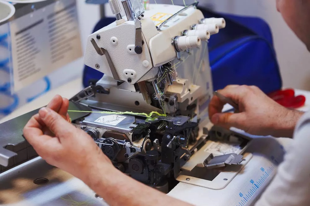 Libro Guinness de récord mundial Gruñón Huracán Reparación de máquinas de coser: ¿por qué es importante contratar a un buen  técnico? - Maquinas de coser Ladys