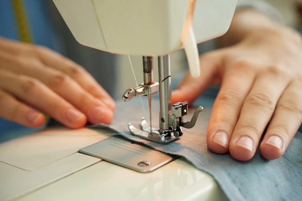 Tipos de máquinas de coser y sus características
